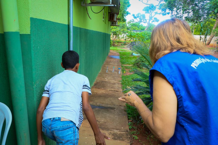 SMS e SEMEC promovem ação de combate ao Aedes aegypti na Vila Piloto