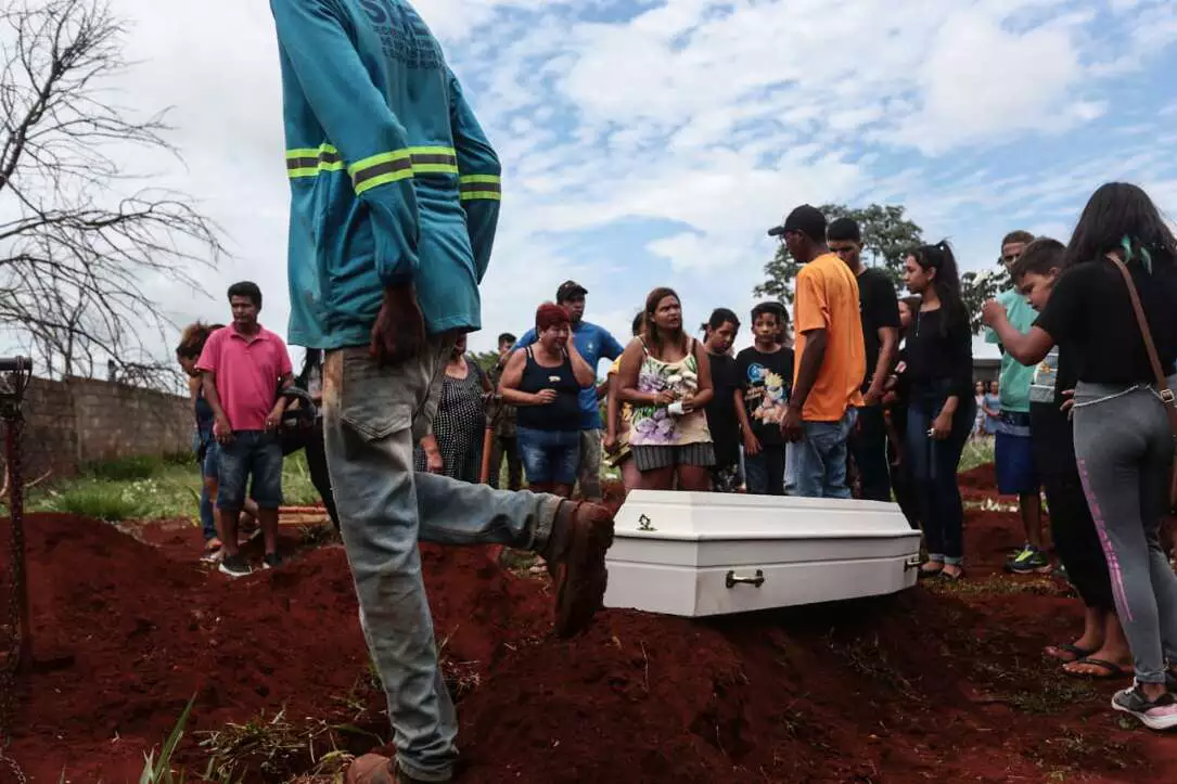 No velório de "Estrelinha", lembrança é do sorriso e pedido de presente de Natal