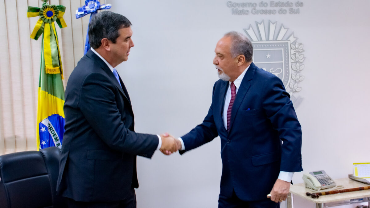 <strong>João Antônio de Oliveira Martins Junior toma posse como Procurador-Geral do MP de Contas </strong><strong></strong> <strong>João Antônio de Oliveira Martins Junior toma posse como Procurador-Geral do MP de Contas </strong><strong></strong>