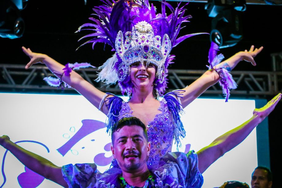 Show da virada e queima de fogos reúne milhares de pessoas no Balneário Municipal; confira as fotos