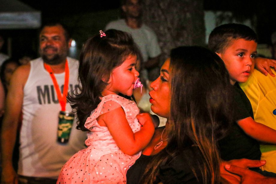 Show da virada e queima de fogos reúne milhares de pessoas no Balneário Municipal; confira as fotos