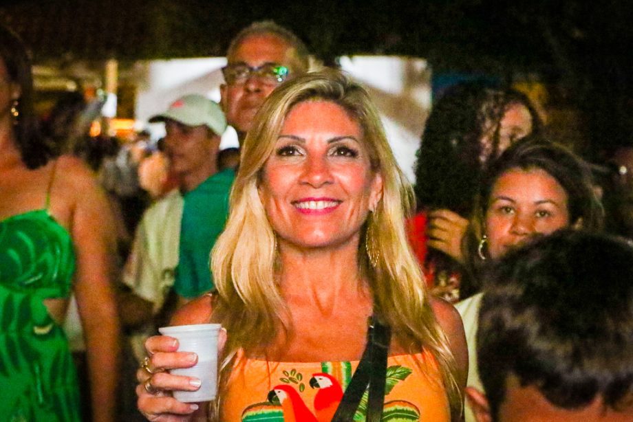 Show da virada e queima de fogos reúne milhares de pessoas no Balneário Municipal; confira as fotos