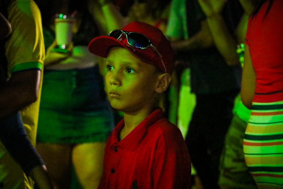 Show da virada e queima de fogos reúne milhares de pessoas no Balneário Municipal; confira as fotos