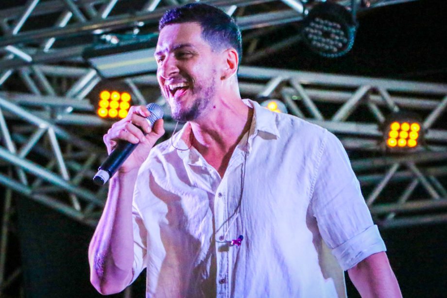 Show da virada e queima de fogos reúne milhares de pessoas no Balneário Municipal; confira as fotos