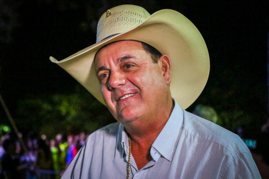 Show da virada e queima de fogos reúne milhares de pessoas no Balneário Municipal; confira as fotos