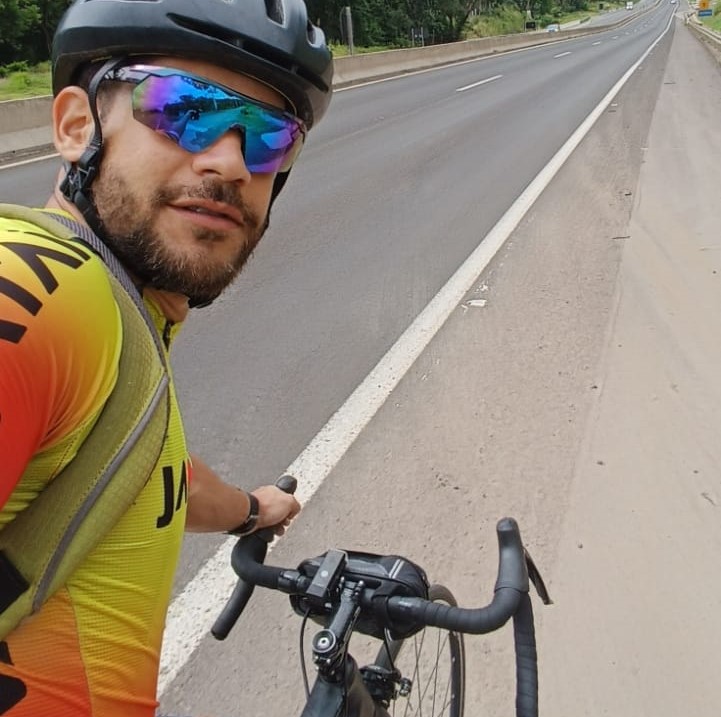 Ciclista viaja 1.100 km de bike e elogia Rota da Celulose: ‘Trecho mais cheiroso da viagem’