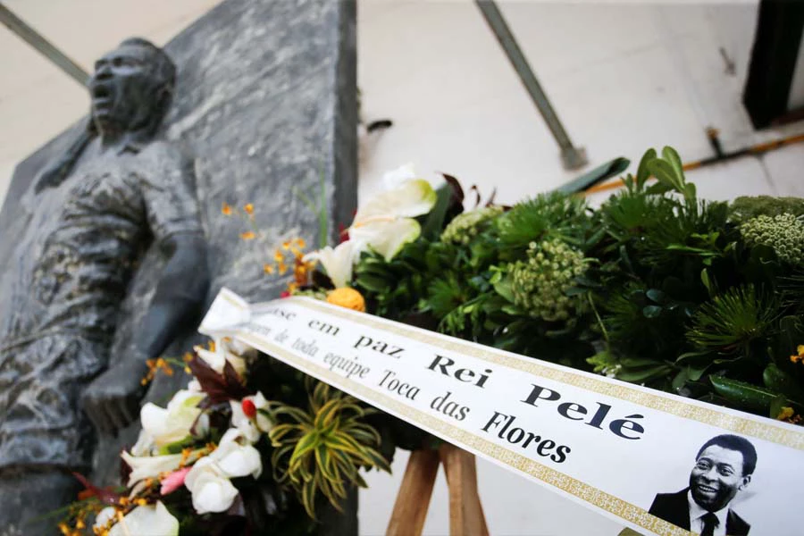 Corpo do Rei Pelé começa a ser velado na Vila Belmiro Corpo do Rei Pelé começa a ser velado na Vila Belmiro