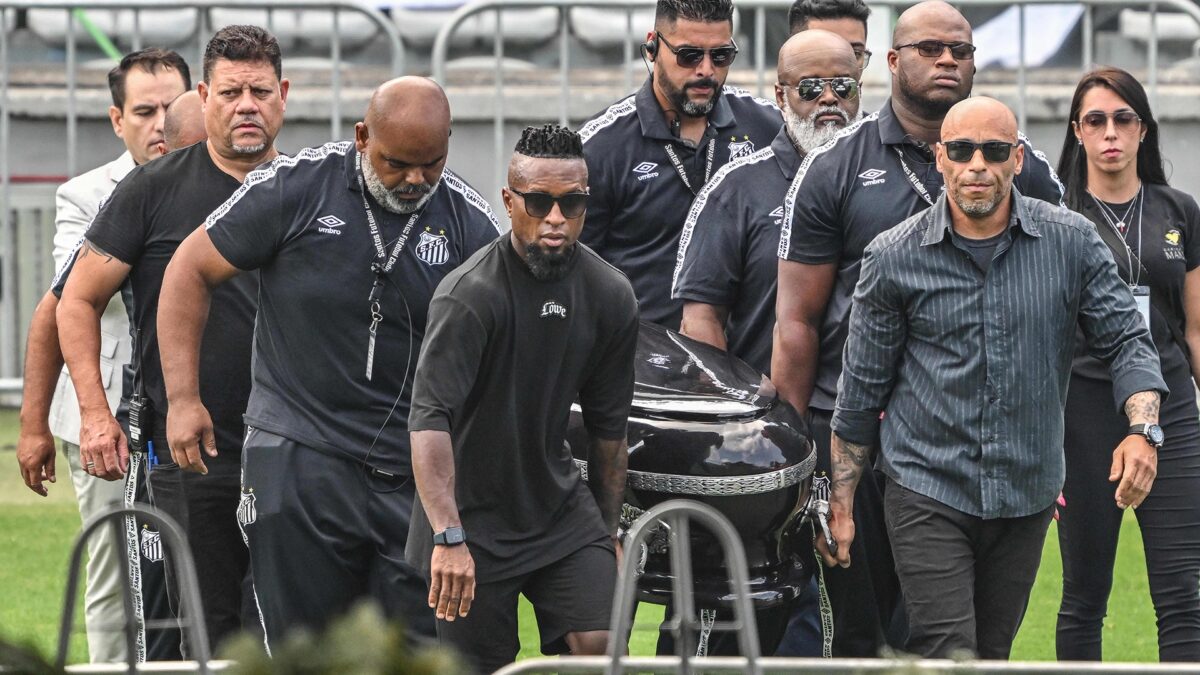 Corpo do Rei Pelé começa a ser velado na Vila Belmiro Corpo do Rei Pelé começa a ser velado na Vila Belmiro