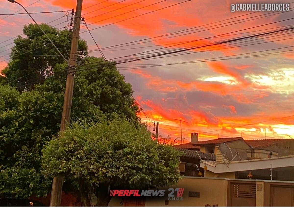 Você viu? Chuva deixa o céu laranja em Três Lagoas Você viu? Chuva deixa o céu laranja em Três Lagoas