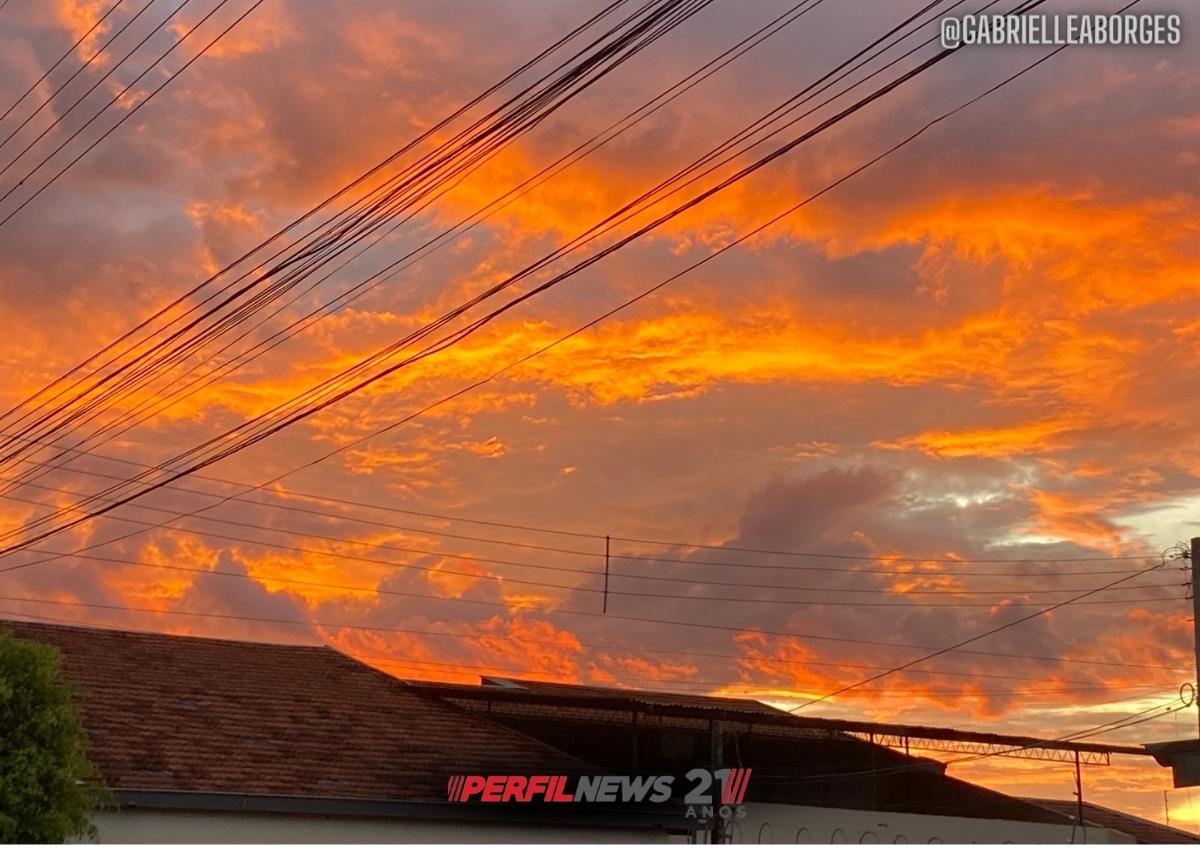 Você viu? Chuva deixa o céu laranja em Três Lagoas Você viu? Chuva deixa o céu laranja em Três Lagoas