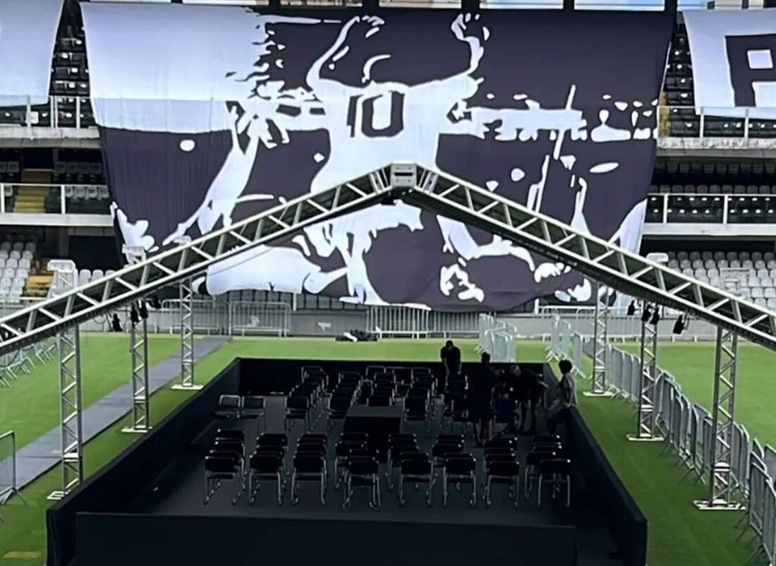 Corpo do Rei Pelé começa a ser velado na Vila Belmiro Corpo do Rei Pelé começa a ser velado na Vila Belmiro