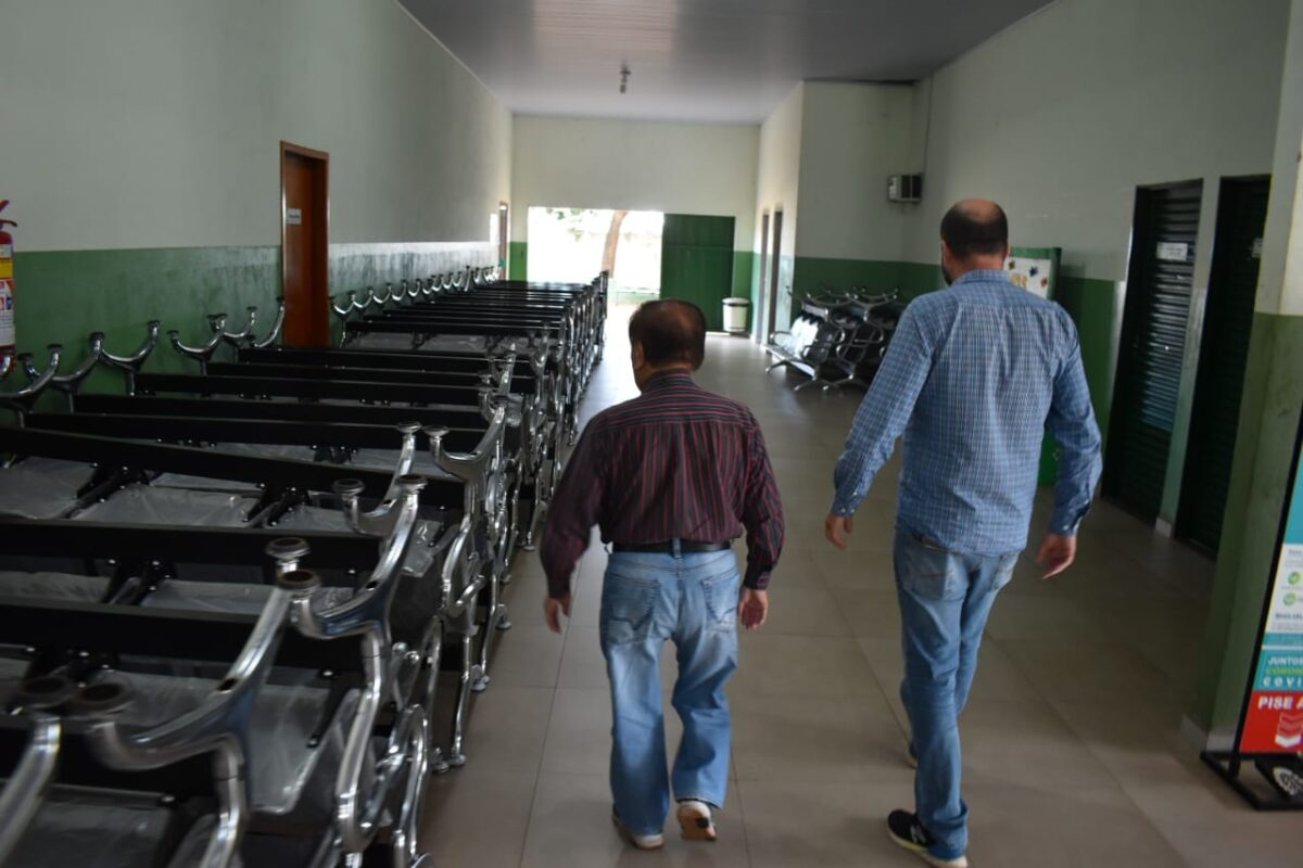 Prefeitura de Bataguassu adquire 60 longarinas para atender unidades de saúde Prefeitura de Bataguassu adquire 60 longarinas para atender unidades de saúde