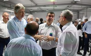 Riedel e secretários visitam fábrica da Suzano em Ribas e destacam futuro de prosperidade