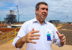 Riedel e secretários visitam fábrica da Suzano em Ribas e destacam futuro de prosperidade