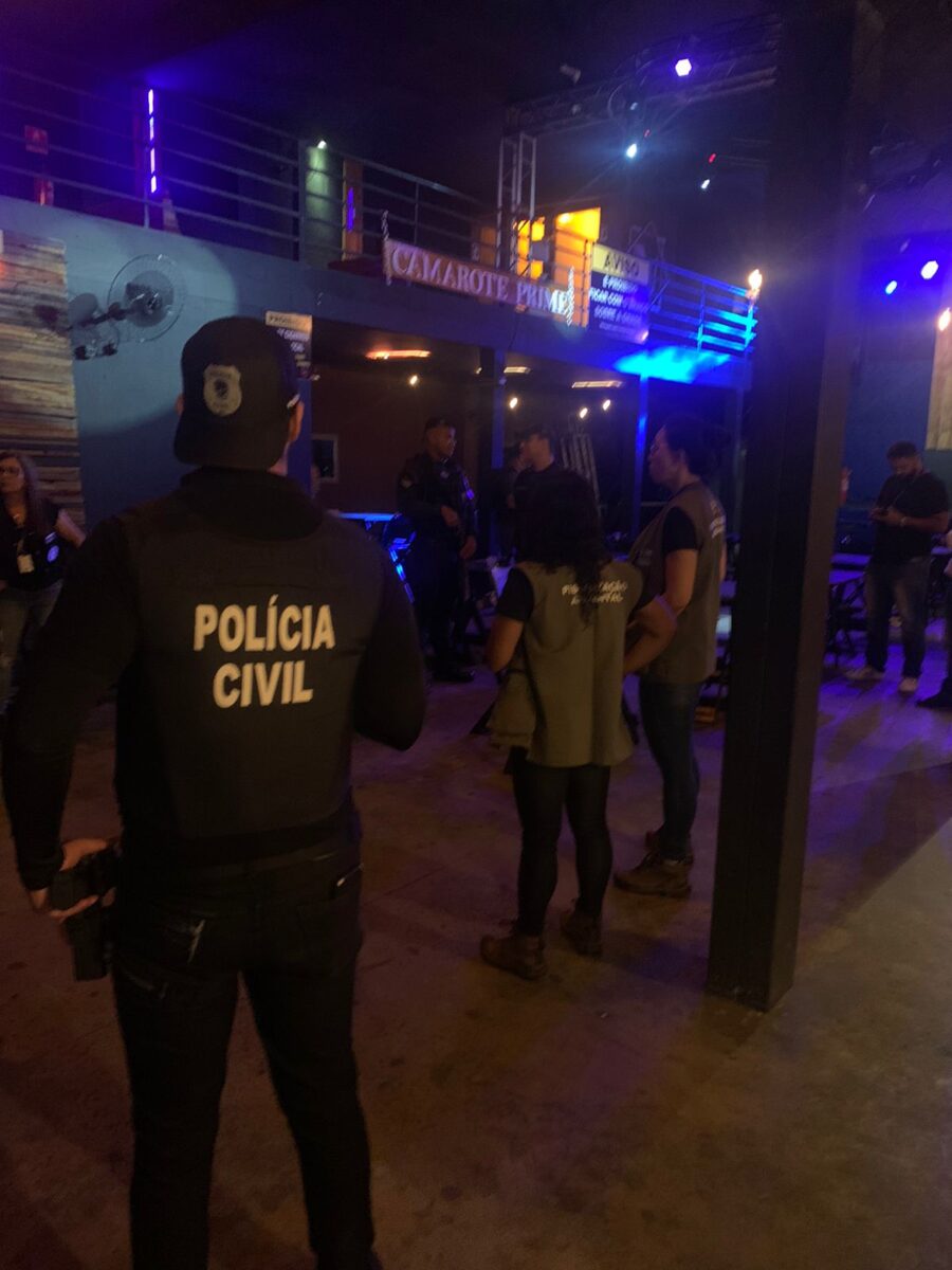 Força tarefa com policiais civis, militares e bombeiros fiscalizam bares e casas noturnas de Três Lagoas Força tarefa com policiais civis, militares e bombeiros fiscalizam bares e casas noturnas de Três Lagoas