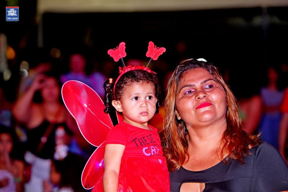 A FOLIA ESTÁ DE VOLTA – Primeiro dia do CarnaTrês reuniu mais de 6 mil pessoas A FOLIA ESTÁ DE VOLTA – Primeiro dia do CarnaTrês reuniu mais de 6 mil pessoas