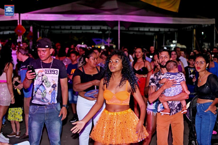 A FOLIA ESTÁ DE VOLTA – Primeiro dia do CarnaTrês reuniu mais de 6 mil pessoas A FOLIA ESTÁ DE VOLTA – Primeiro dia do CarnaTrês reuniu mais de 6 mil pessoas