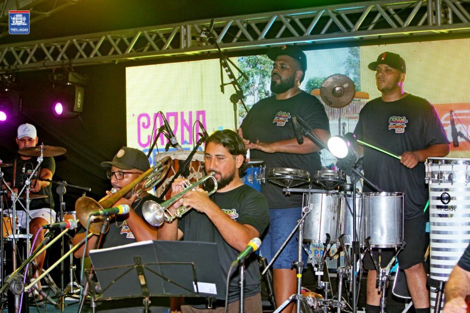 A FOLIA ESTÁ DE VOLTA – Primeiro dia do CarnaTrês reuniu mais de 6 mil pessoas A FOLIA ESTÁ DE VOLTA – Primeiro dia do CarnaTrês reuniu mais de 6 mil pessoas