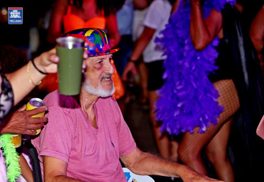 A FOLIA ESTÁ DE VOLTA – Primeiro dia do CarnaTrês reuniu mais de 6 mil pessoas A FOLIA ESTÁ DE VOLTA – Primeiro dia do CarnaTrês reuniu mais de 6 mil pessoas