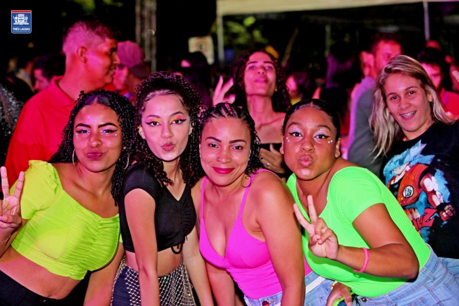 A FOLIA ESTÁ DE VOLTA – Primeiro dia do CarnaTrês reuniu mais de 6 mil pessoas A FOLIA ESTÁ DE VOLTA – Primeiro dia do CarnaTrês reuniu mais de 6 mil pessoas