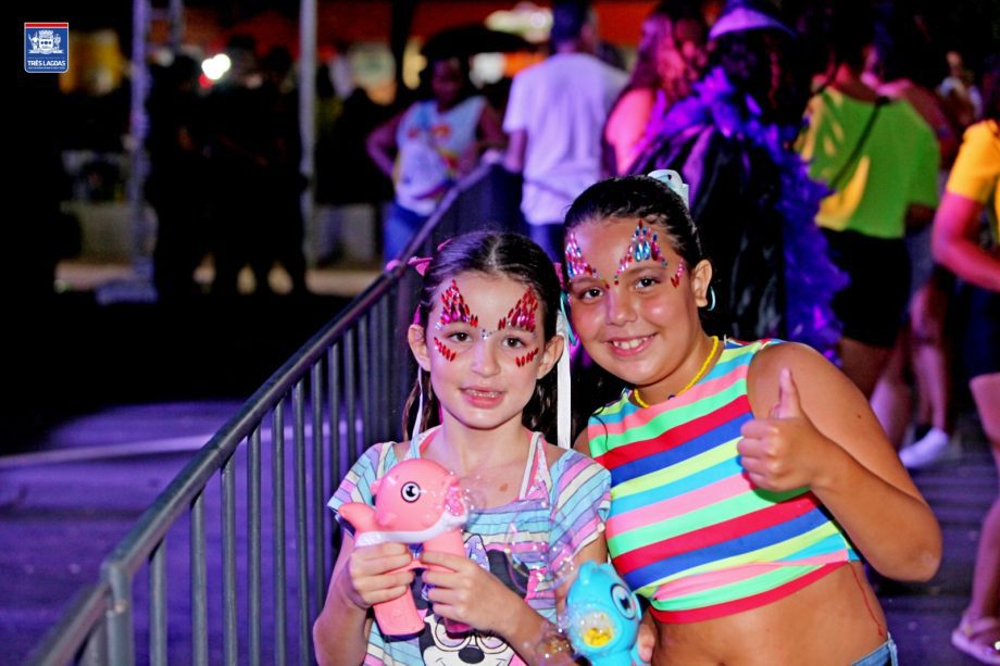 A FOLIA ESTÁ DE VOLTA – Primeiro dia do CarnaTrês reuniu mais de 6 mil pessoas A FOLIA ESTÁ DE VOLTA – Primeiro dia do CarnaTrês reuniu mais de 6 mil pessoas