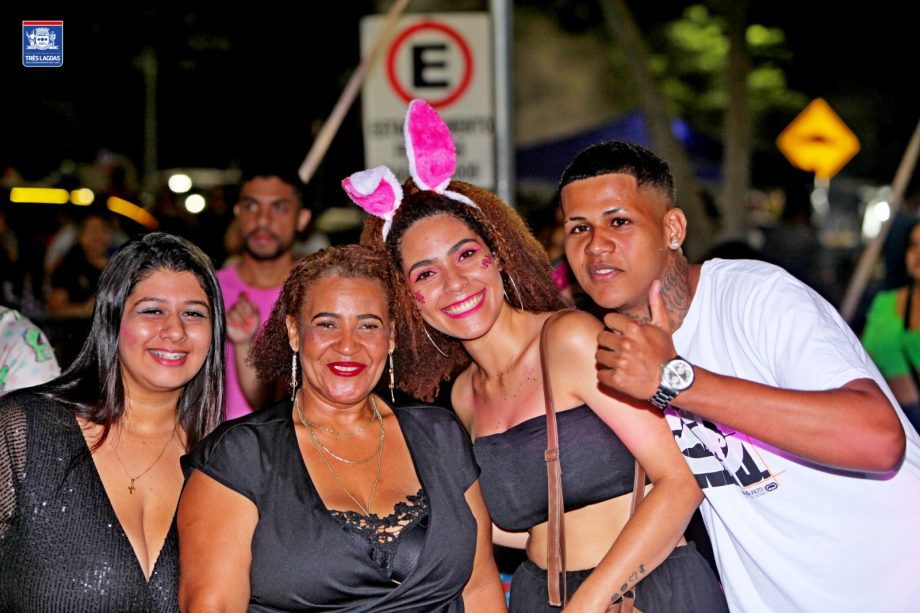 A FOLIA ESTÁ DE VOLTA – Primeiro dia do CarnaTrês reuniu mais de 6 mil pessoas A FOLIA ESTÁ DE VOLTA – Primeiro dia do CarnaTrês reuniu mais de 6 mil pessoas