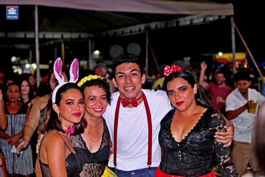 A FOLIA ESTÁ DE VOLTA – Primeiro dia do CarnaTrês reuniu mais de 6 mil pessoas A FOLIA ESTÁ DE VOLTA – Primeiro dia do CarnaTrês reuniu mais de 6 mil pessoas