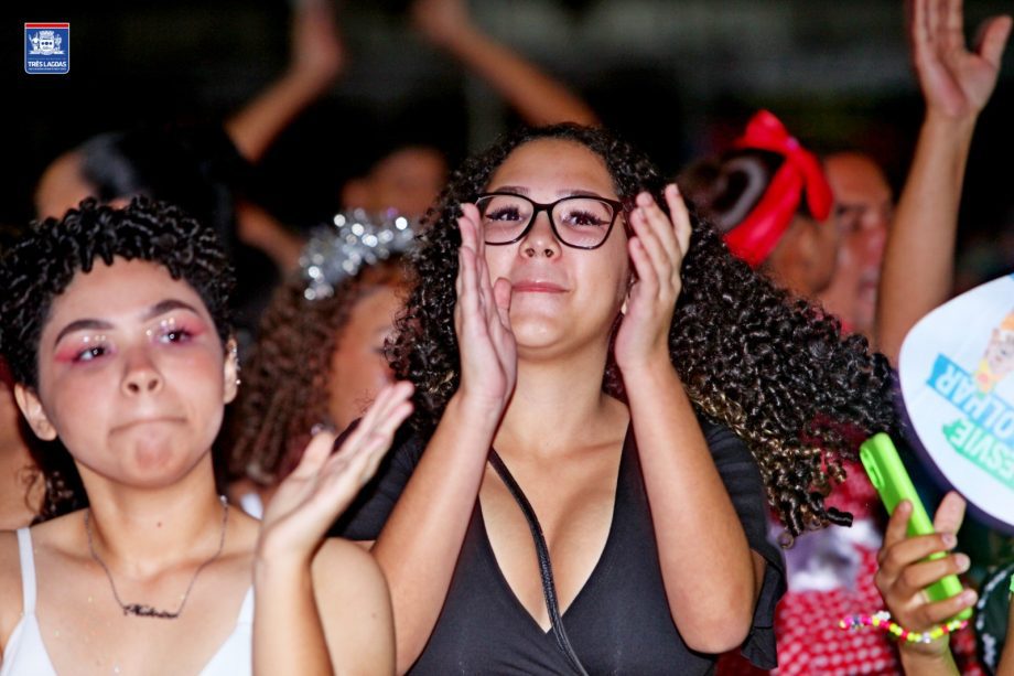 A FOLIA ESTÁ DE VOLTA – Primeiro dia do CarnaTrês reuniu mais de 6 mil pessoas A FOLIA ESTÁ DE VOLTA – Primeiro dia do CarnaTrês reuniu mais de 6 mil pessoas