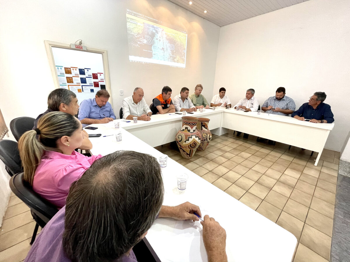 Governador vai a Bonito, sobrevoa região atingida por fortes chuvas e garante ações para reestabelecer a normalidade