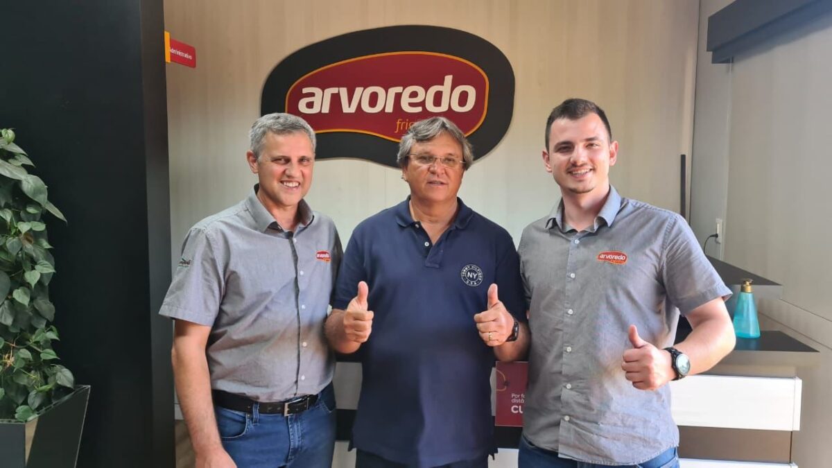 Prefeito de Brasilândia integra comitiva de MS em visita a Cooperativa Agropecuária e Frigorífico de Santa Catarina
