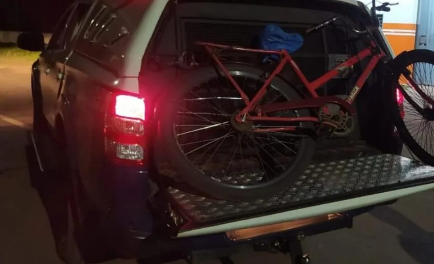 Mulher é detida pela PM acusada de tentar roubar idosa cadeirante em Paranaíba Mulher é detida pela PM acusada de tentar roubar idosa cadeirante em Paranaíba