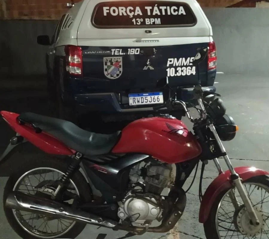 Mulher é detida pela PM acusada de tentar roubar idosa cadeirante em Paranaíba Mulher é detida pela PM acusada de tentar roubar idosa cadeirante em Paranaíba