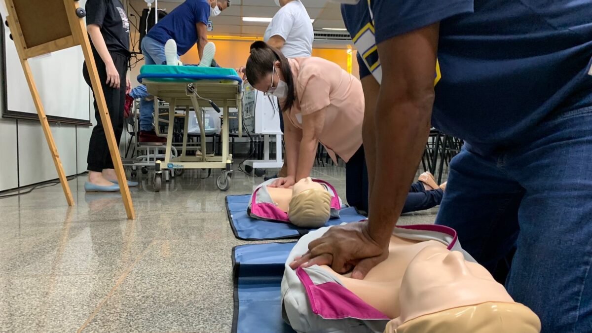 Com treinamento realístico, Hospital Regional prepara colaboradores para situações de parada cardiorrespiratória em MS Com treinamento realístico, Hospital Regional prepara colaboradores para situações de parada cardiorrespiratória em MS