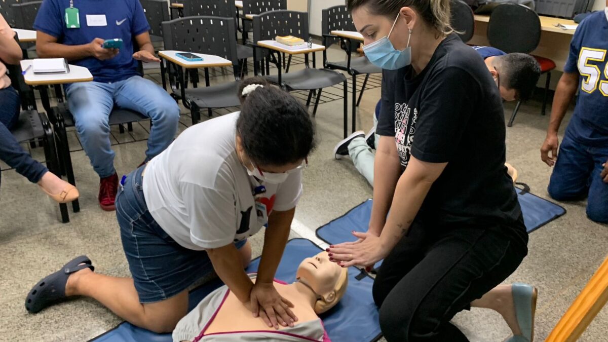 Com treinamento realístico, Hospital Regional prepara colaboradores para situações de parada cardiorrespiratória em MS Com treinamento realístico, Hospital Regional prepara colaboradores para situações de parada cardiorrespiratória em MS