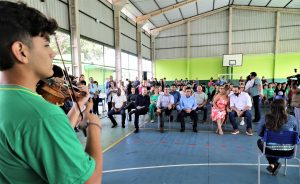 Governo inaugura reforma de escola e anuncia entrega de mais 40 nos próximos meses