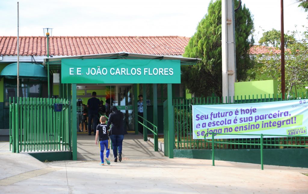 Governo inaugura reforma de escola e anuncia entrega de mais 40 nos próximos meses