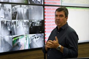 Com foco na segurança de estudantes, governador vistoria Centro de Monitoramento das escolas estaduais em MS Com foco na segurança de estudantes, governador vistoria Centro de Monitoramento das escolas estaduais em MS
