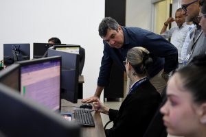 Com foco na segurança de estudantes, governador vistoria Centro de Monitoramento das escolas estaduais em MS Com foco na segurança de estudantes, governador vistoria Centro de Monitoramento das escolas estaduais em MS