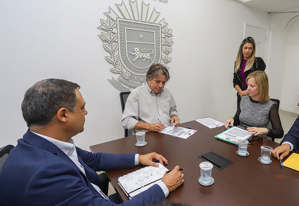 Obra marca início da implantação da infovia digital no Estado de MS