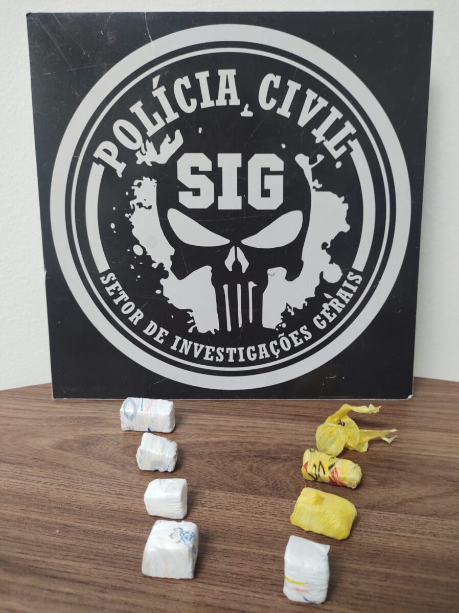 Polícia Civil apreende pé de maconha, além de várias porções da droga; Homem é preso em flagrante por tráfico em Três Lagoas Polícia Civil apreende pé de maconha, além de várias porções da droga; Homem é preso em flagrante por tráfico em Três Lagoas