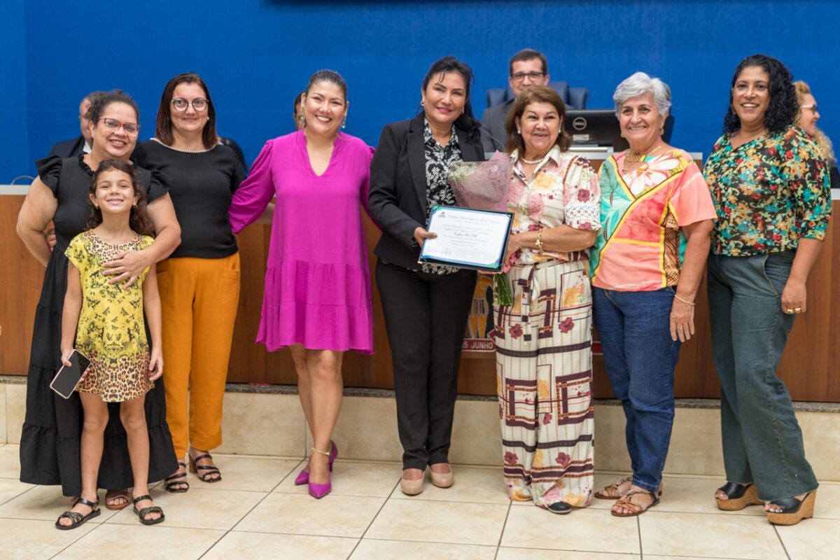 Vereadores entregam Título Artesão de Excelência durante sessão solene em Três Lagoas Vereadores entregam Título Artesão de Excelência durante sessão solene em Três Lagoas