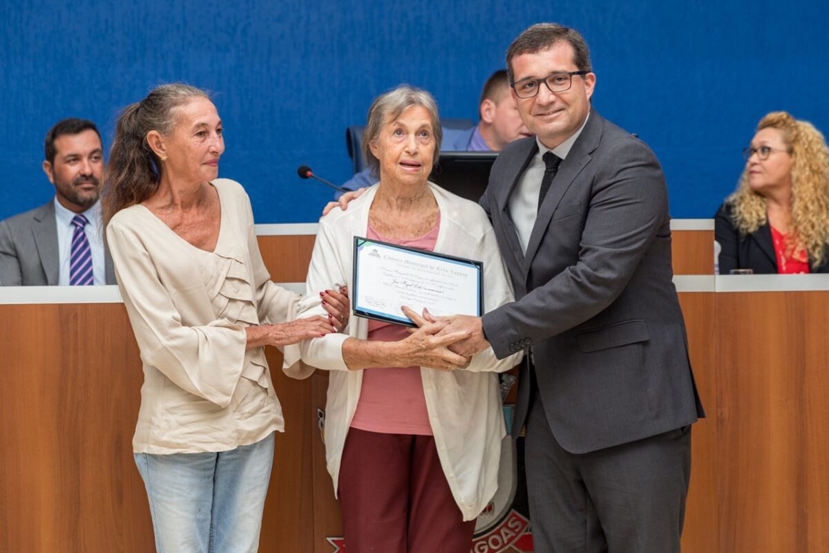 Vereadores entregam Título Artesão de Excelência durante sessão solene em Três Lagoas Vereadores entregam Título Artesão de Excelência durante sessão solene em Três Lagoas