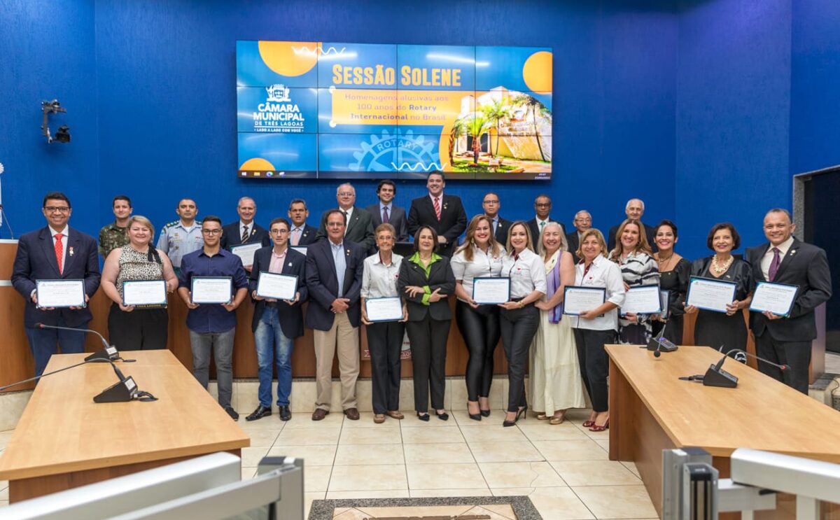 <strong>Rotarianos são homenageados por relevantes serviços e pelos 100 anos de entidade</strong> <strong>Rotarianos são homenageados por relevantes serviços e pelos 100 anos de entidade</strong>