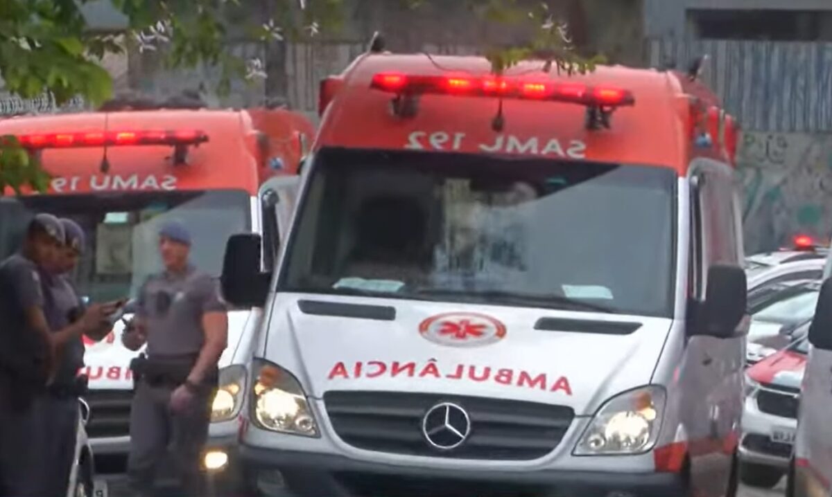 Jovem de 13 anos esfaqueia pelo menos quatro pessoas em escola de São Paulo Jovem de 13 anos esfaqueia pelo menos quatro pessoas em escola de São Paulo