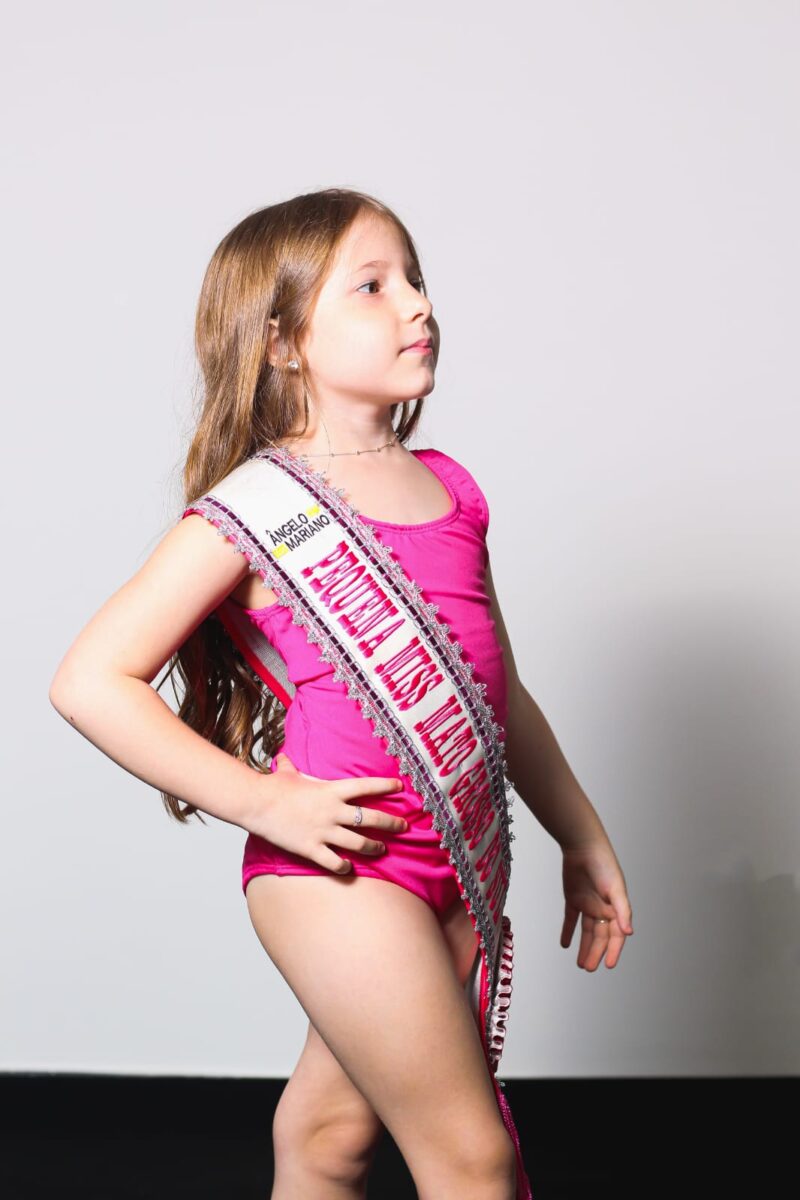 Aos 6 anos, filha de três-lagoense já conquistou 4 títulos e busca apoio para ser Mini Miss Nacional  