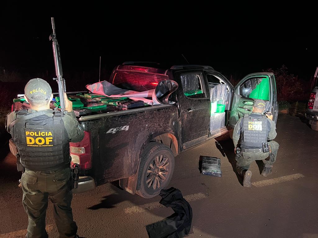 DOF apreende mais de 3,6 ton de maconha em camionetas roubadas no Paraná DOF apreende mais de 3,6 ton de maconha em camionetas roubadas no Paraná