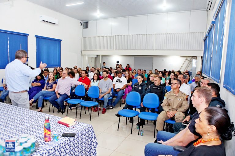 Gestores de todas as unidades de ensino de Três Lagoas são orientados e tranquilizados pelas forças policiais sobre as ameaças às escolas Gestores de todas as unidades de ensino de Três Lagoas são orientados e tranquilizados pelas forças policiais sobre as ameaças às escolas