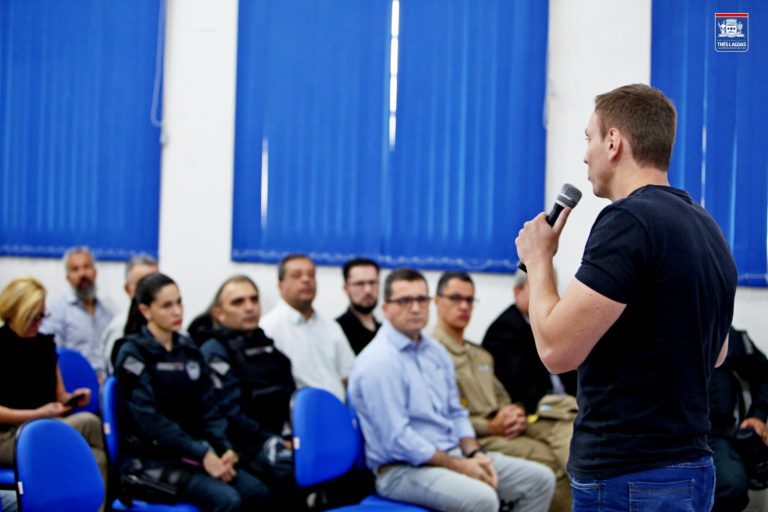 Gestores de todas as unidades de ensino de Três Lagoas são orientados e tranquilizados pelas forças policiais sobre as ameaças às escolas Gestores de todas as unidades de ensino de Três Lagoas são orientados e tranquilizados pelas forças policiais sobre as ameaças às escolas