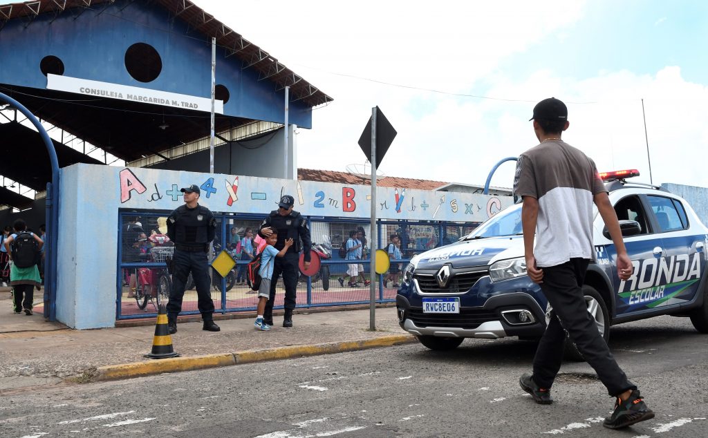 Governo prepara pacote de ações para coibir violência e promover segurança nas escolas estaduais em MS Governo prepara pacote de ações para coibir violência e promover segurança nas escolas estaduais em MS