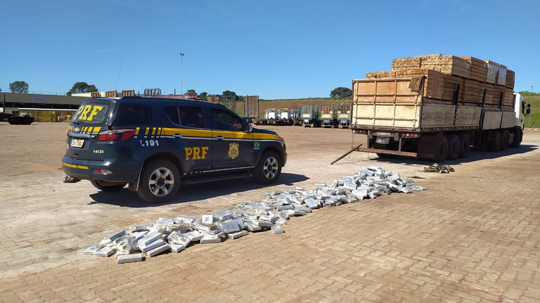 PRF apreende 497,7 quilos de cocaína em Água Clara PRF apreende 497,7 quilos de cocaína em Água Clara